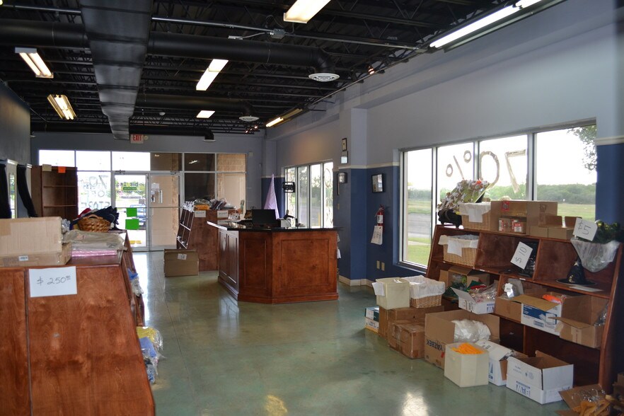 More Photos Of 8917 Molly, Laredo Office For Sale