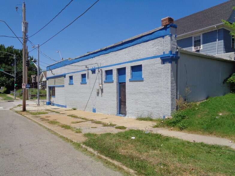 More Photos Of 3445 Woodland Ave, Kansas City General Retail For Sale