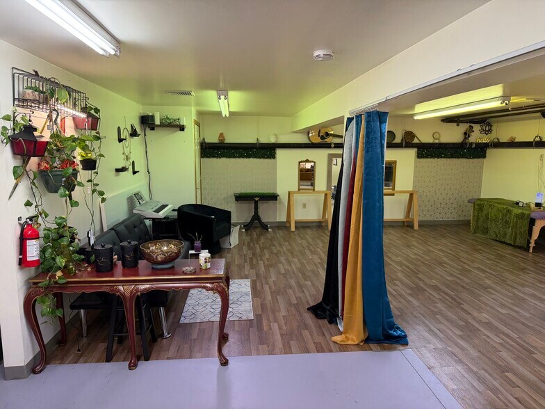 More Photos Of 73 Canal St, Millbury Showroom For Lease