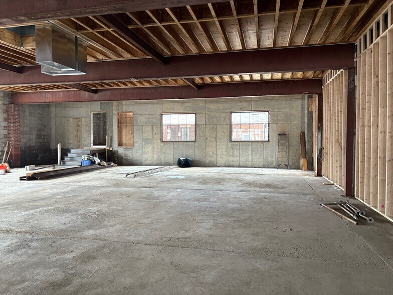 More Photos Of 517-519 Columbia St, Hudson Showroom For Sale