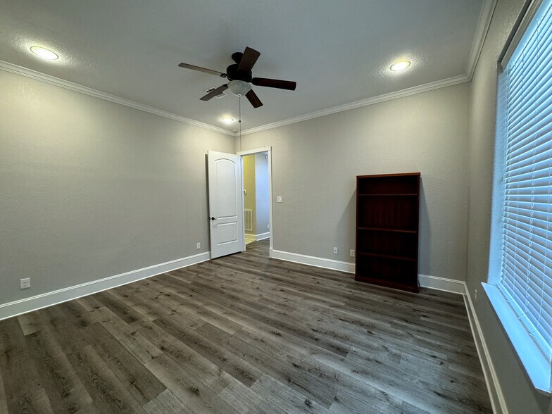 More Photos Of 11601 Spring Cypress Rd, Tomball Medical For Sale