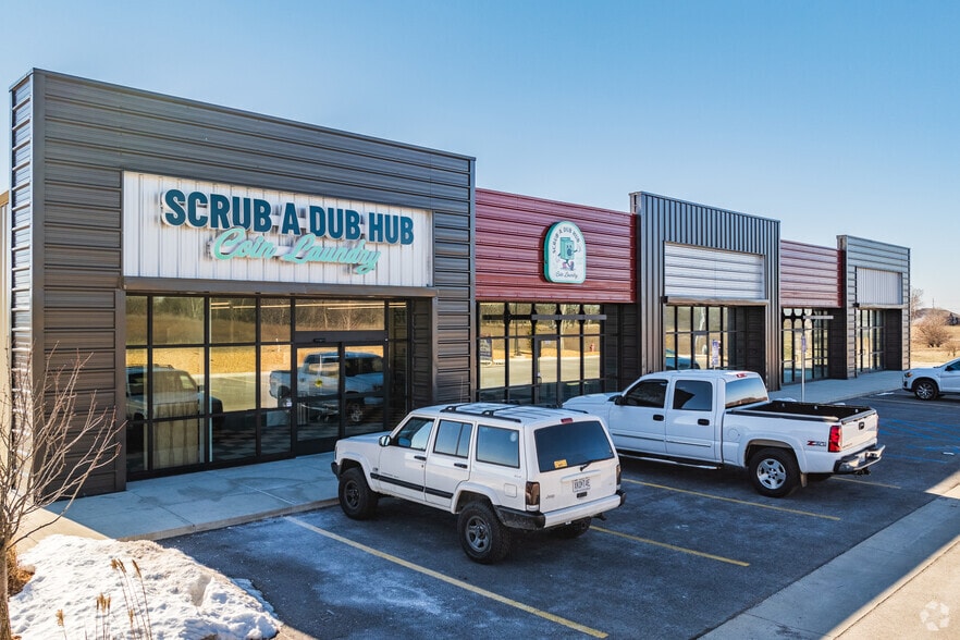 More Photos Of 1350 N Maxine Ave, Nixa Storefront For Lease