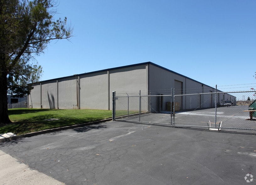 More Photos Of 8145 Signal Ct, Sacramento Warehouse For Lease