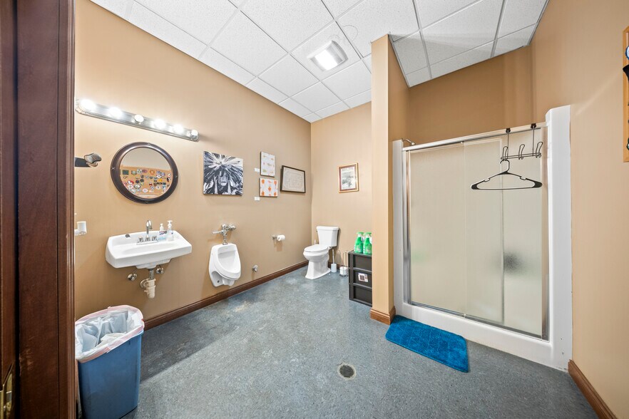 More Photos Of 3224 Winchester Ave, Ashland Flex For Sale