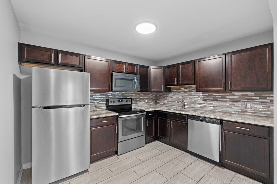 More Photos Of 2419 Normandy Rd, Royal Oak Apartments For Sale