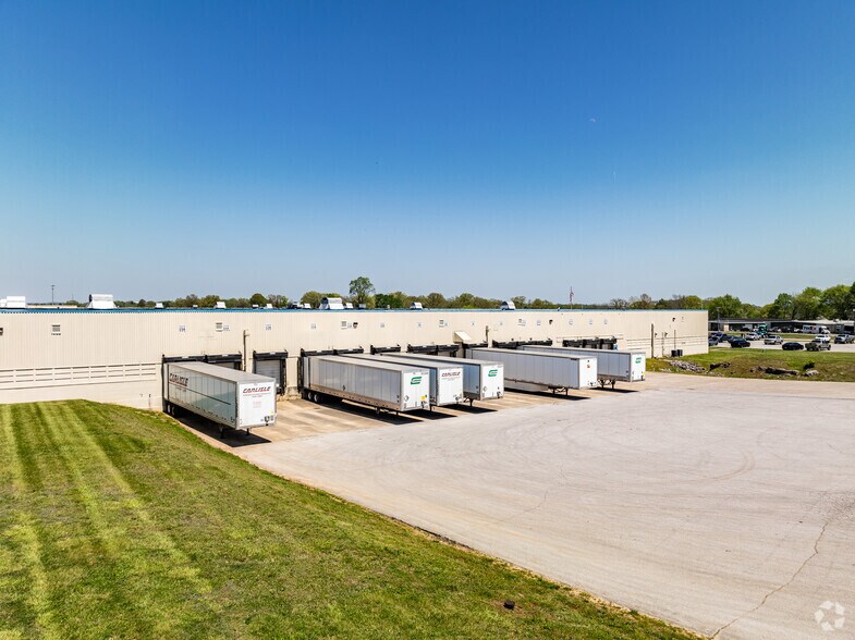 More Photos Of 2901 Industrial Dr, Bowling Green Distribution For Lease