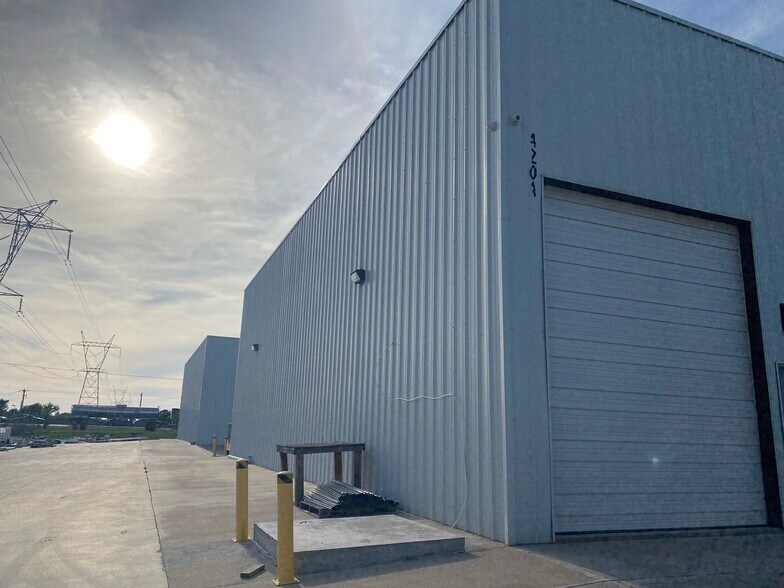 More Photos Of 4204 28th Ave NW, Norman Industrial For Lease