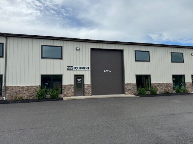 More Photos Of 1020 D W Griffith Ln, La Grange Flex For Lease