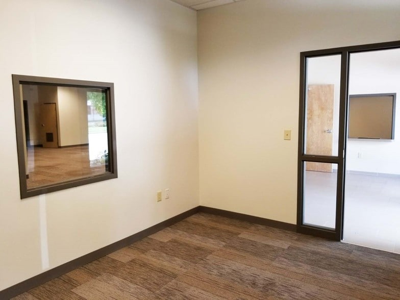 More Photos Of 2142 -2160 W Chesterfield Blvd, Springfield Storefront Retail Office For Lease