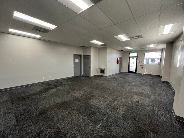 More Photos Of 3748 Ironbridge Blvd, Fort Myers Manufacturing For Sale