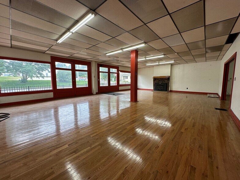 More Photos Of 322 W 3rd St, Bloomington General Retail For Sale