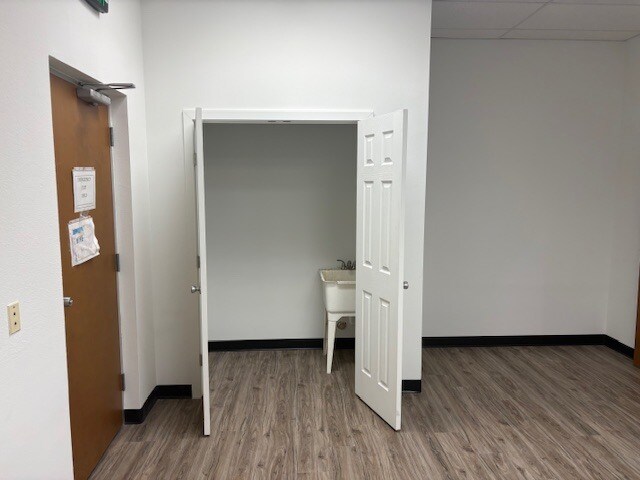 More Photos Of 2306 Howard Ln, Austin Distribution For Lease