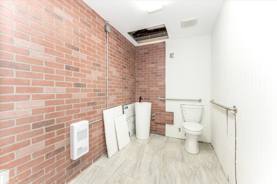 More Photos Of 334 Burhans Blvd, Hagerstown Freestanding For Sale