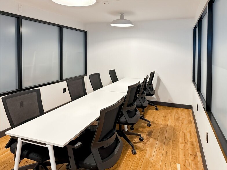 More Photos Of 128 S Tryon St, Charlotte Coworking Space