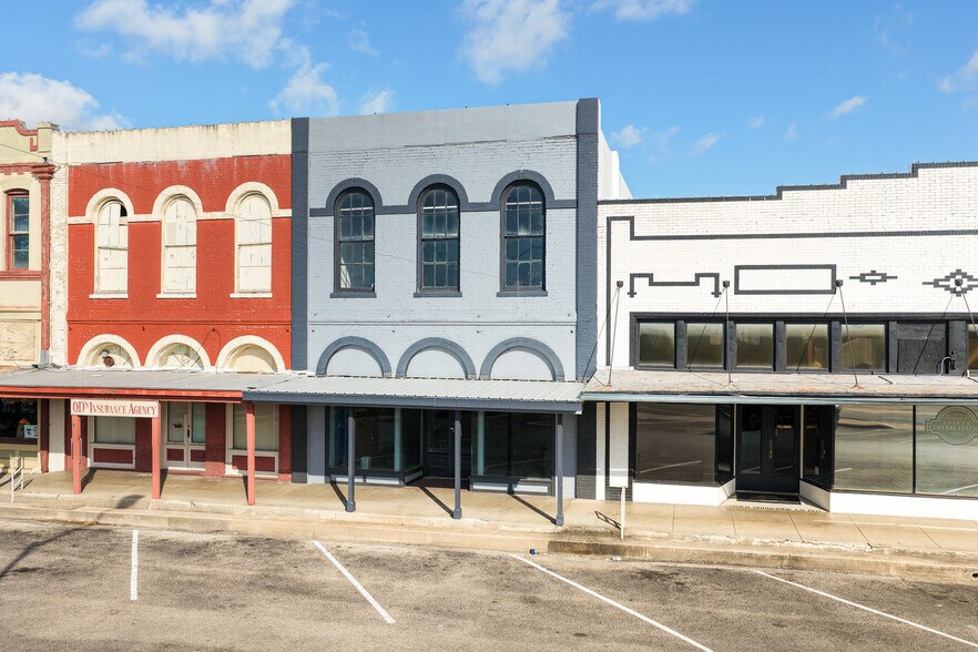 More Photos Of 111 7th St, Shiner Storefront For Sale