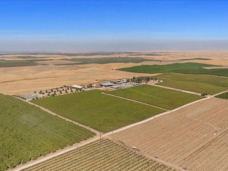 More Photos Of 34338 Nevis Ave, Mc Farland Horse Stables For Sale