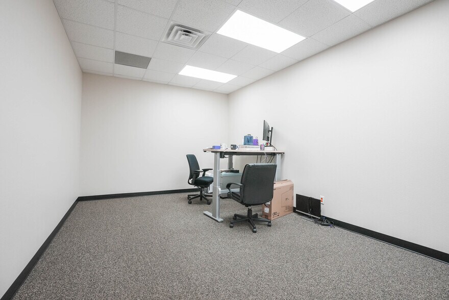 More Photos Of 10410 Corporate Dr, Sugar Land Research And Development For Lease