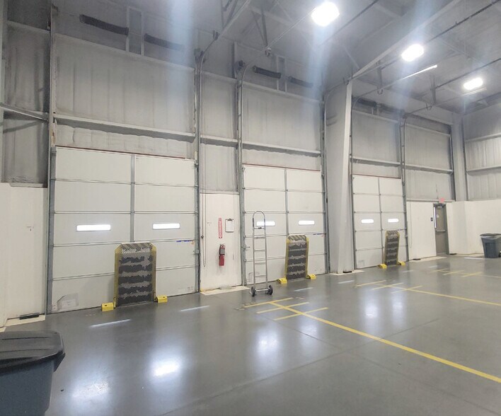 More Photos Of 635 W Valley Blvd, Bloomington Truck Terminal For Sale