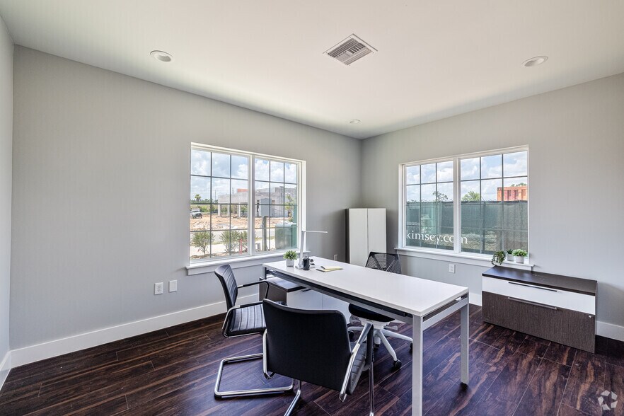 More Photos Of 1638 Corsair Ln, Middleburg Medical For Sale
