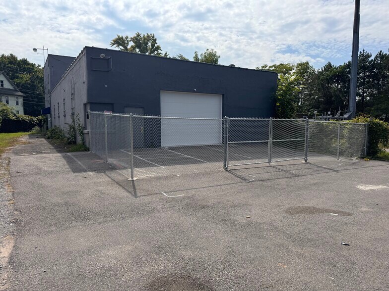 More Photos Of 19 Silver St, Rochester Distribution For Sale
