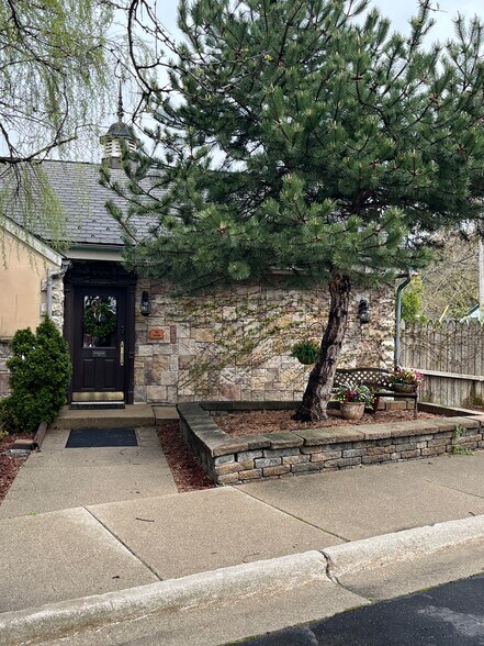 More Photos Of 912 Coolidge Rd, East Lansing Medical For Sale