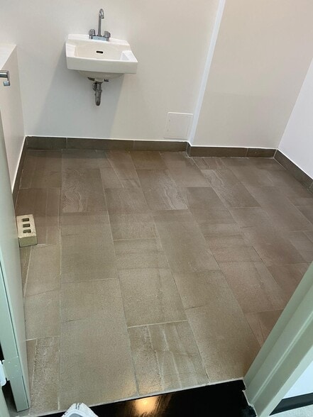 More Photos Of 3208 3rd Ave, Bronx Office For Lease