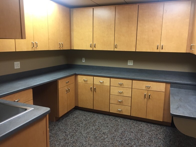 More Photos Of 303 S Main St, Mishawaka Medical For Lease
