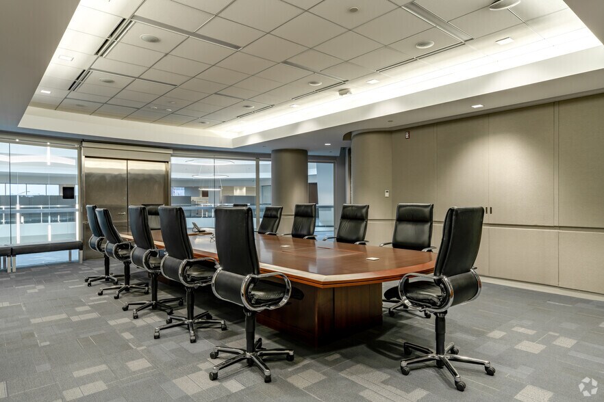 More Photos Of 2600 W Big Beaver Rd, Troy Office For Lease