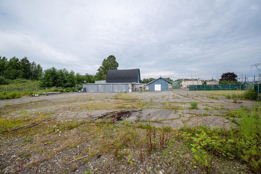 More Photos Of 120 W Smith Rd, Bellingham Service For Sale