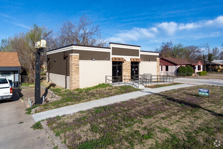 Primary Photo Of 3411 N Rockwell Ave, Bethany General Retail For Sale