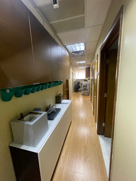 More Photos Of 147 Willis Ave, Mineola Office For Sale