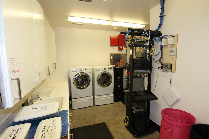 More Photos Of 1411 Railroad Ave, Bellingham Storefront For Lease