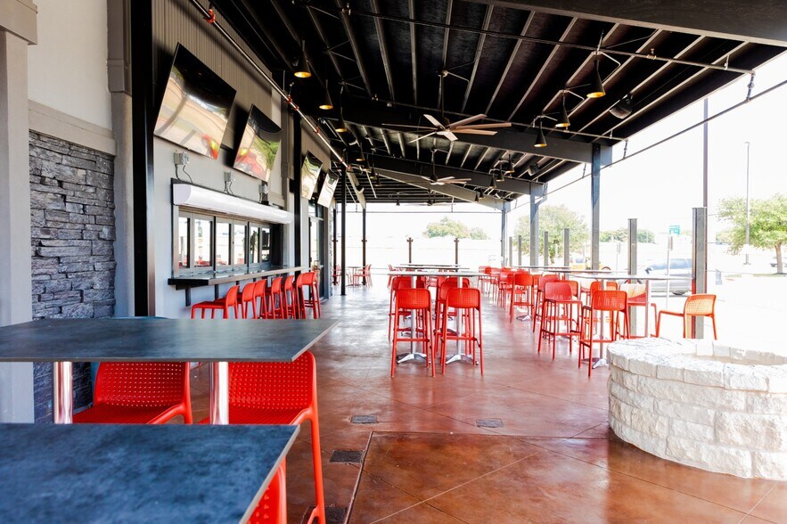 More Photos Of 6501 North Fwy, Fort Worth Restaurant For Sale