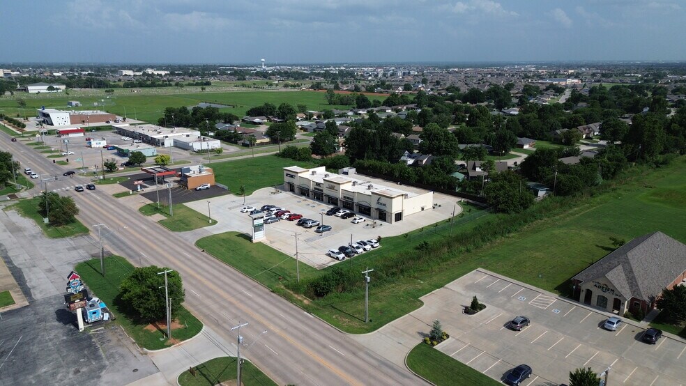 More Photos Of 1008 SW 4th St, Moore General Retail For Sale