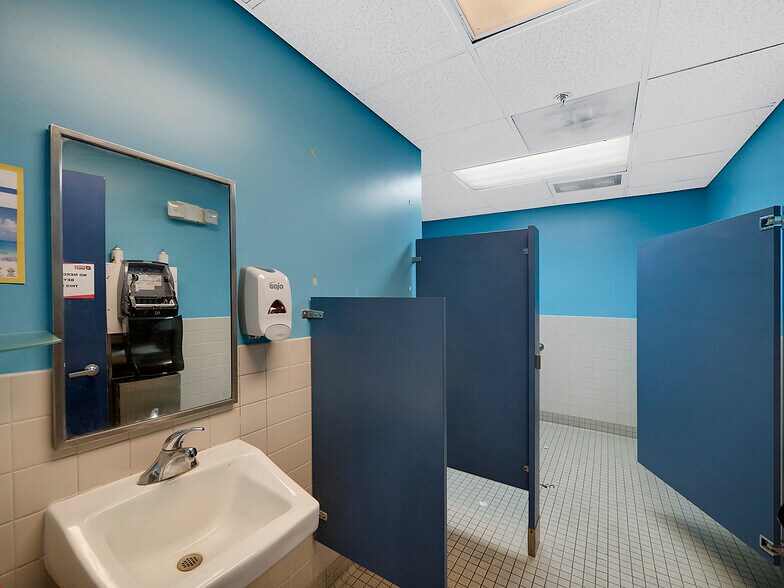 More Photos Of 4074 Northlake Blvd, Palm Beach Gardens Freestanding For Lease