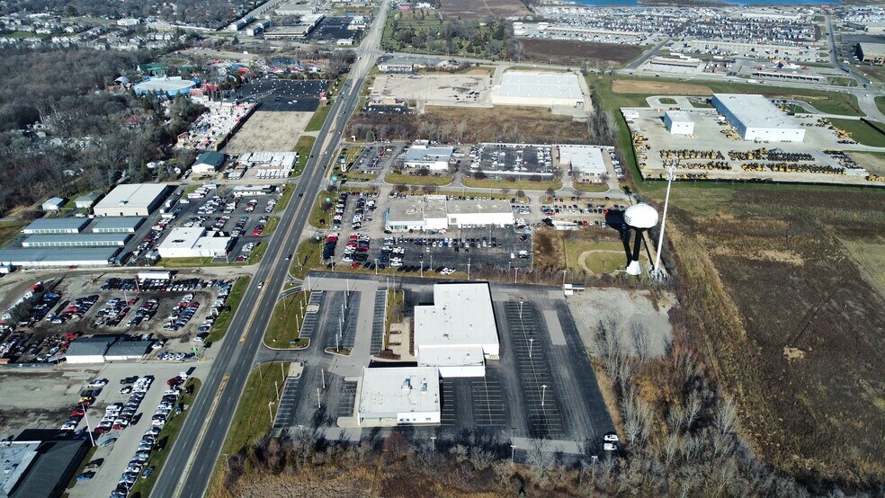 More Photos Of 800 Dundee Ave, East Dundee Light Distribution For Lease