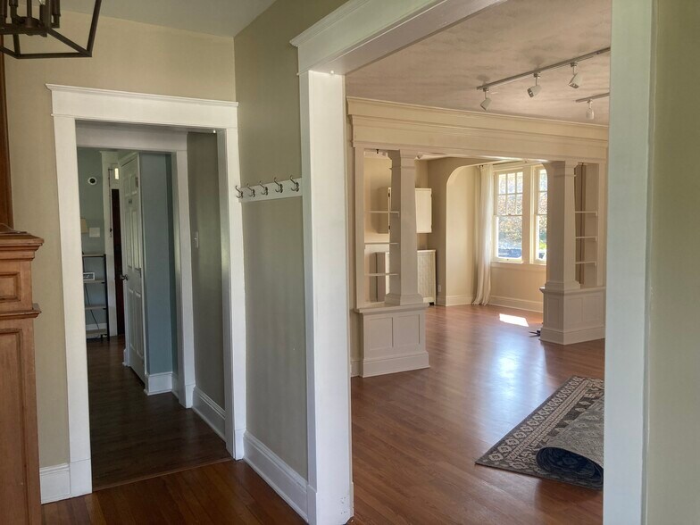More Photos Of 1918 Carlisle Rd, York Office Residential For Sale