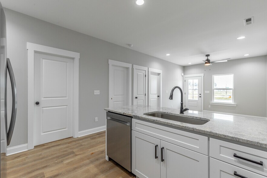More Photos Of 916 Airport Rd, Chattanooga Multifamily For Sale