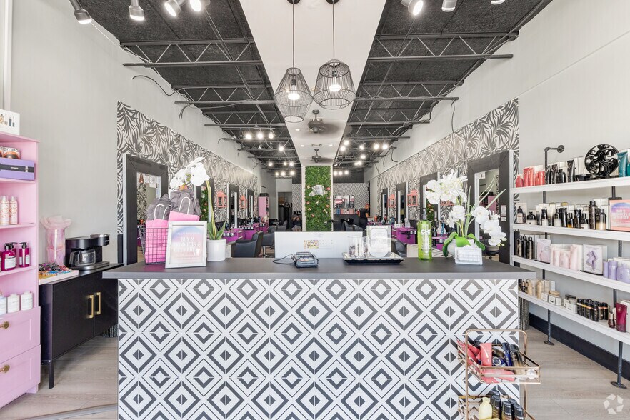 More Photos Of 3313 NE 32nd St, Fort Lauderdale General Retail For Sale