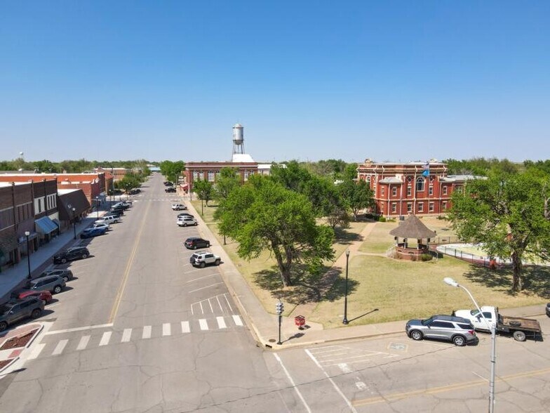 More Photos Of 100 W 4th St, Hobart Restaurant For Sale