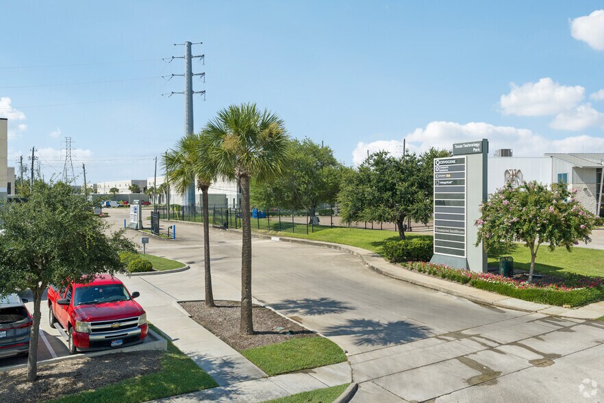 More Photos Of 9220 Kirby Dr, Houston Unknown For Lease