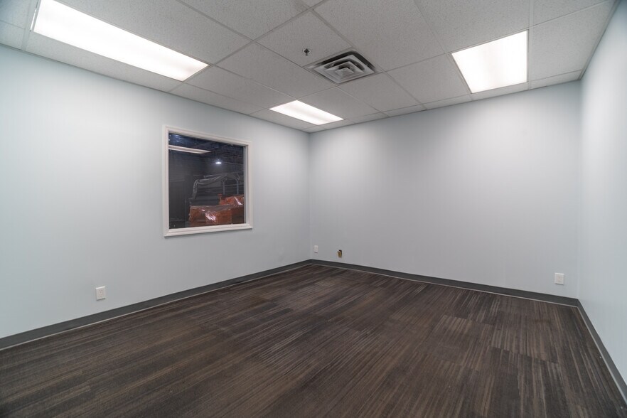 More Photos Of 125-127 Byassee Dr, Hazelwood Warehouse For Lease