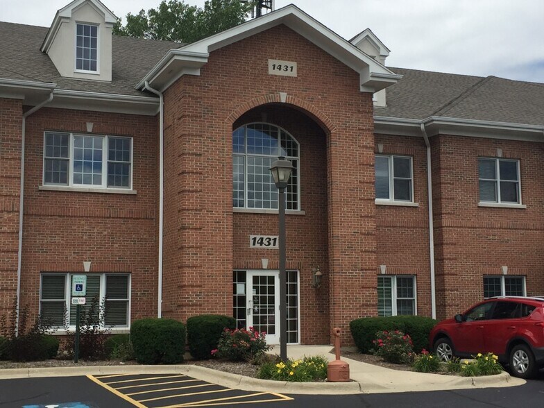 More Photos Of 1421-1431 McHenry Rd, Buffalo Grove Office For Sale