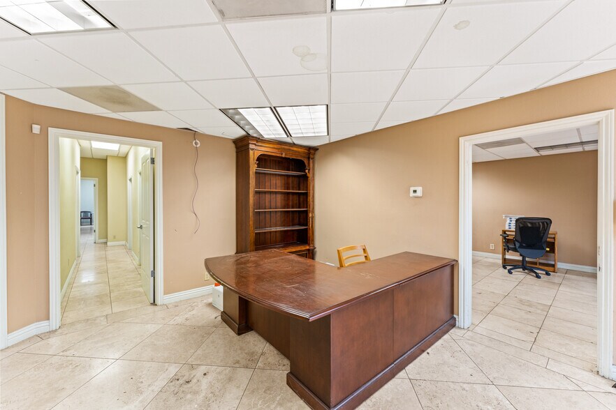 More Photos Of 2701-2715 Saturn St, Brea Light Distribution For Sale