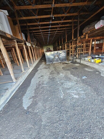 More Photos Of 201 S Gay St, Cridersville Warehouse For Lease