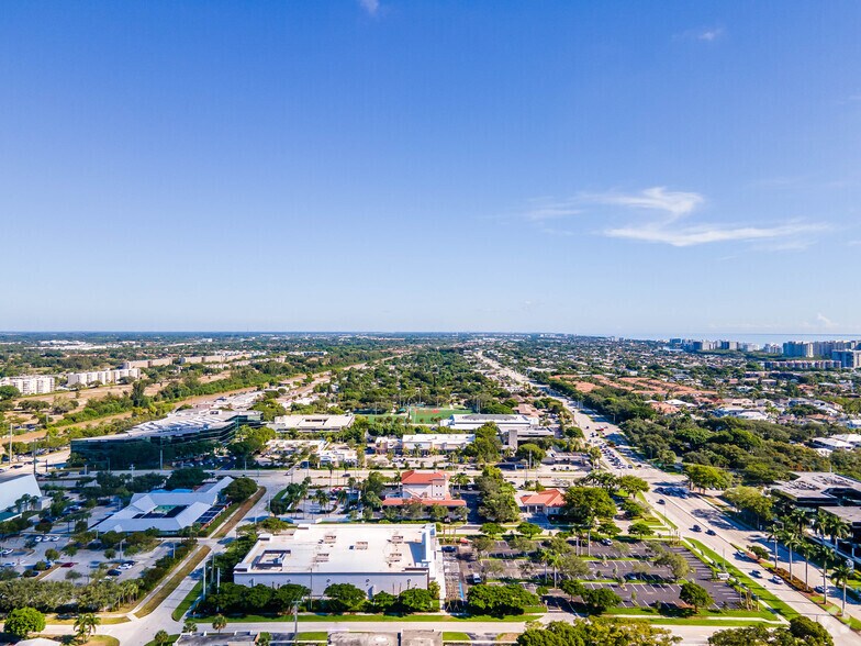 More Photos Of 4901 N Federal Hwy, Boca Raton Storefront For Lease