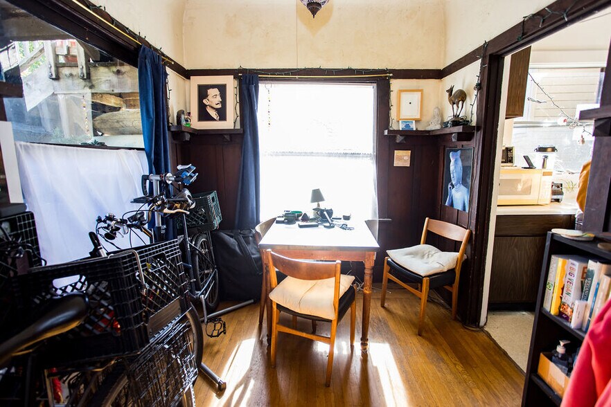 More Photos Of 219 John St, Oakland Apartments For Sale