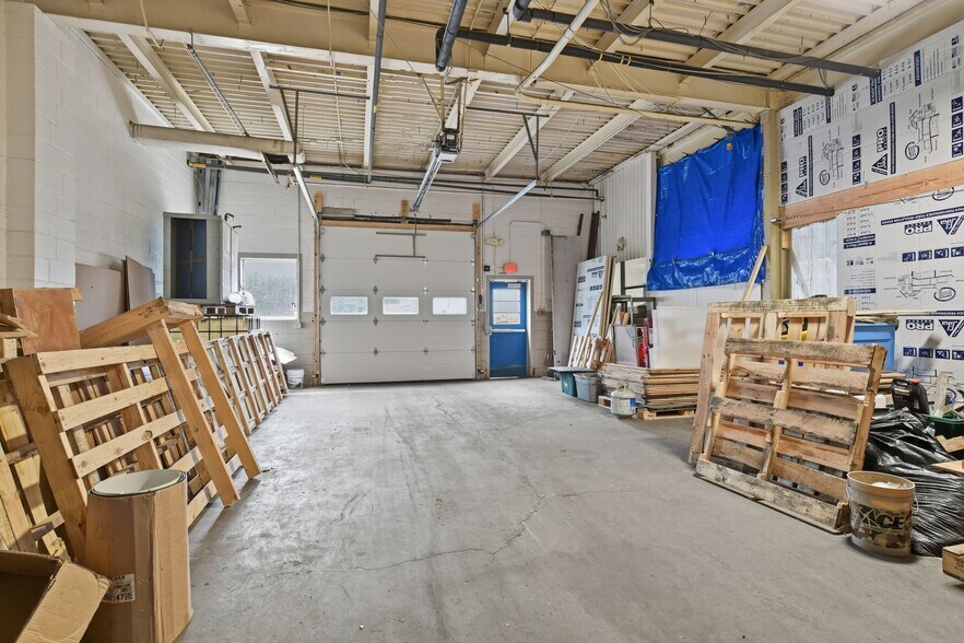 More Photos Of 109 Apremont Way, Westfield Manufacturing For Lease