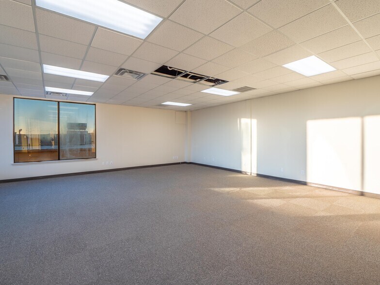 More Photos Of 721 S George Nigh Expy, Mcalester Office For Sale