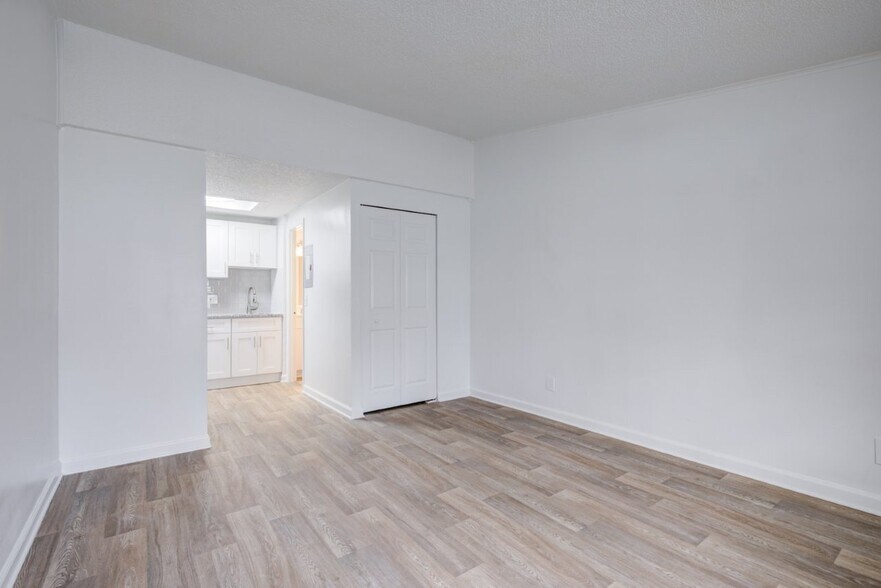 More Photos Of 1529 NE 39th Ave, Ocala Apartments For Sale